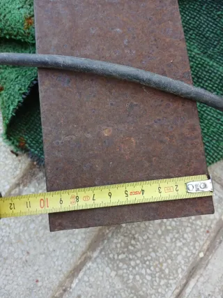 Pilar metálico hueco de largo 340ct x10x10ct