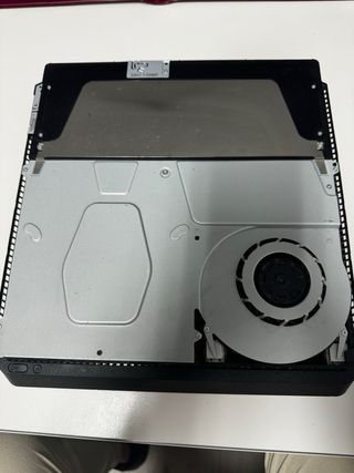 PS4 (PlayStation 4) slime Negra + 4 Juegos 500GB