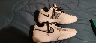 Zapatillas Nike Baloncesto Blancas. Talla 39