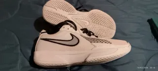 Zapatillas Nike Baloncesto Blancas. Talla 39