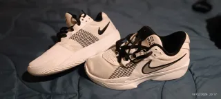 Zapatillas Nike Baloncesto Blancas. Talla 39