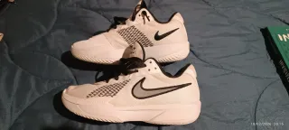 Zapatillas Nike Baloncesto Blancas. Talla 39
