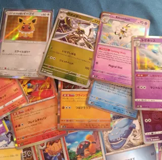 Lotto circa 50 Carte Pokémon Giapponesi con Poncho