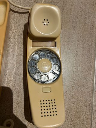 Teléfono antiguo beige