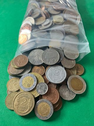 L#587 1,5 Kilos de monedas mundiales