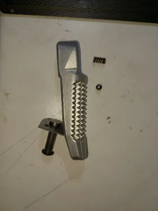 Estribera pasajero F800R derecha