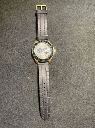 Reloj Guess Negro y Dorado