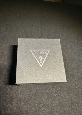 Reloj Guess Negro y Dorado