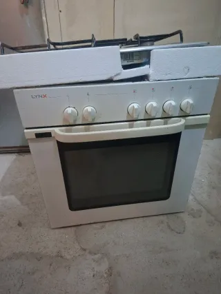 Cocina de gas LYNX con horno eléctrico