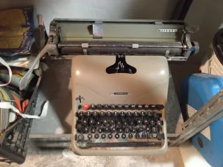 Macchina da scrivere Lexicon 80