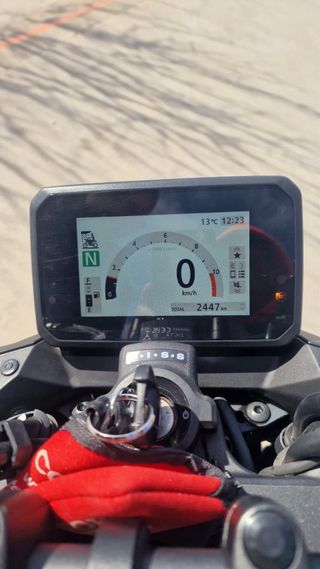 Honda Hornet 750 2025 Negra