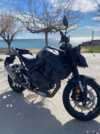 Honda Hornet 750 2025 Negra