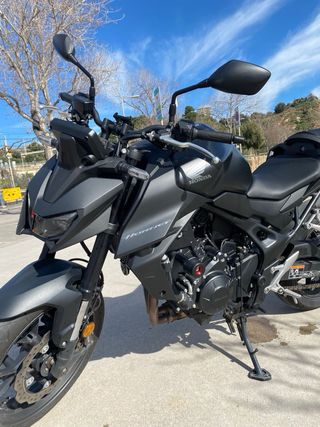 Honda Hornet 750 2025 Negra