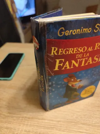 Regreso al Reino de la Fantasía: ¡Libro con olo...