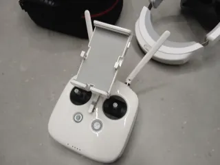 DJI Phantom 4 Pro + Goggles + 2 Baterías