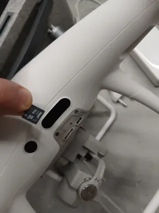 DJI Phantom 4 Pro + Goggles + 2 Baterías