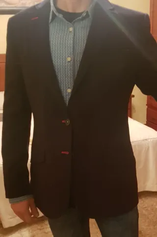 Americana El Ganso azul con detalles rojos.Talla50