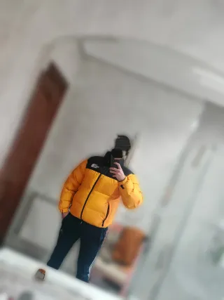 Chaqueta The North Face Negra y Amarilla