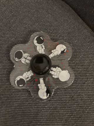 Spinner de mano con diseño de astronauta