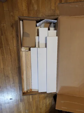 Cama infantil blanca con cajones