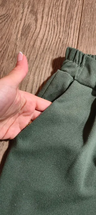 Pantaloni verde oliva da ragazza