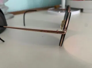 Gafas de sol Emporio Armani negras y doradas