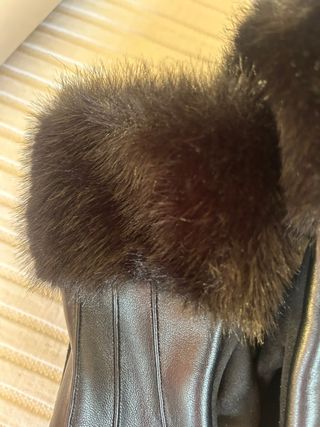 Guantes negros con pelo