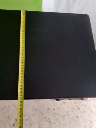 Mesa auxiliar cristal y metal negra