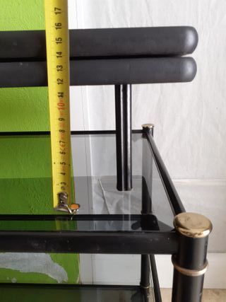 Mesa auxiliar cristal y metal negra