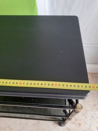 Mesa auxiliar cristal y metal negra