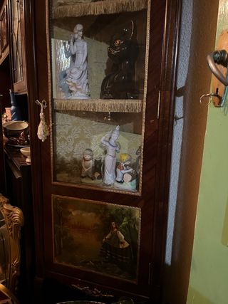 Vitrina rinconera antigua madera y cristal