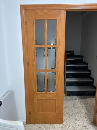 Puerta de salón con cristal