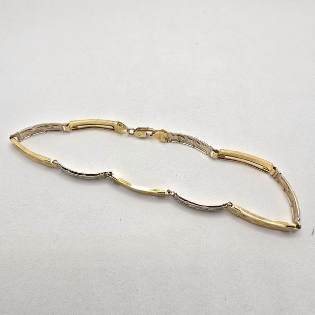 Pulsera de oro de 18k. Peso: 5.68 gr.