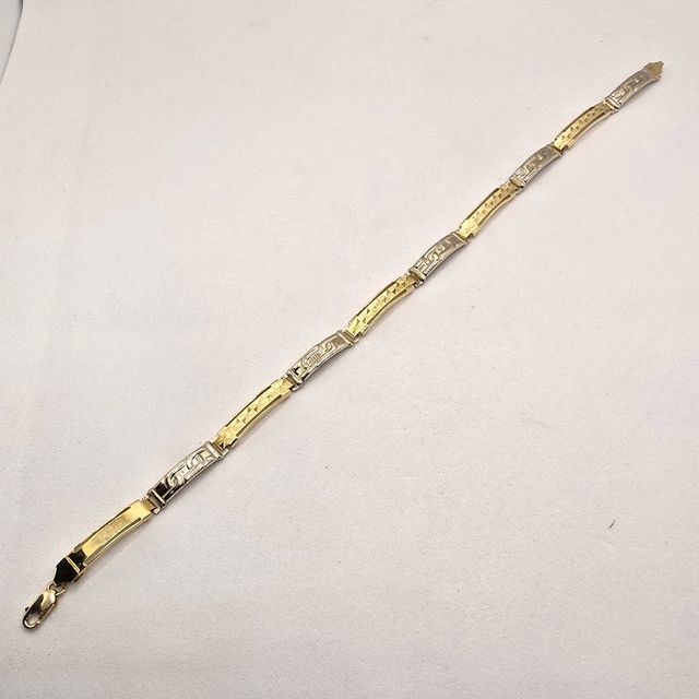 Pulsera de oro de 18k. Peso: 5.68 gr.