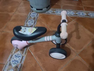 Bicicleta infantil con diseño de gato