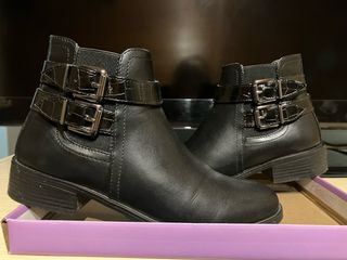 Stivaletti neri donna con fibbie