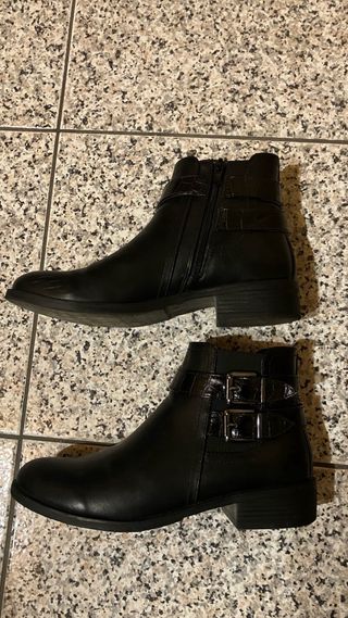 Stivaletti neri donna con fibbie