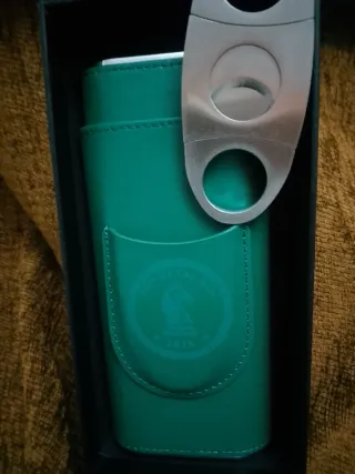 Petaca y cortador de puros