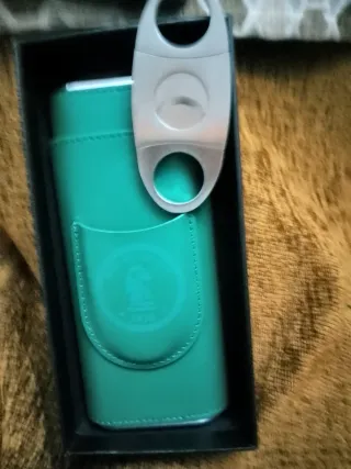 Petaca y cortador de puros