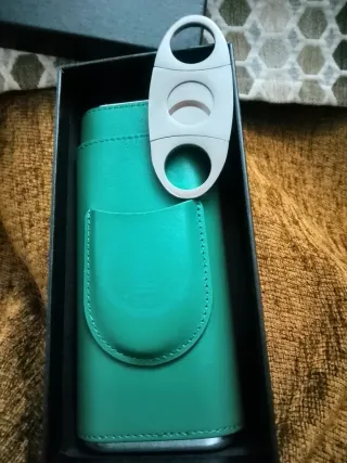 Petaca y cortador de puros