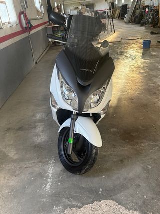 Honda SW T400 Maxi Scooter Automática