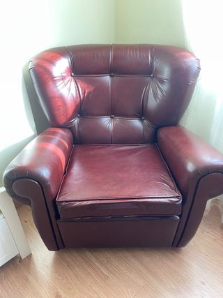 Sillón individual de piel rojo