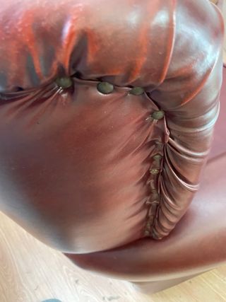 Sillón individual de piel rojo