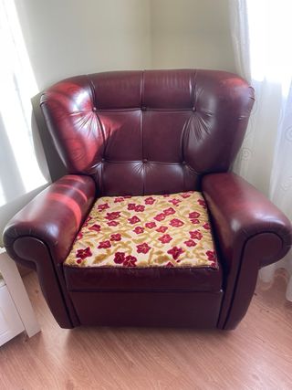 Sillón individual de piel rojo