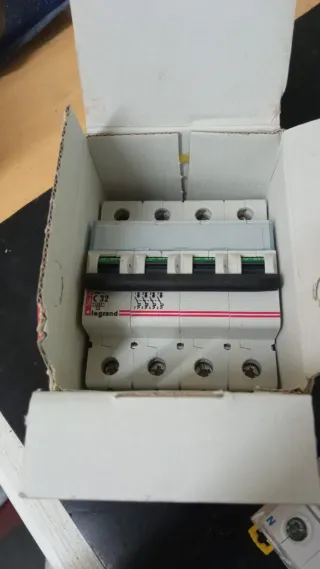 Termo Legrand 4x32A