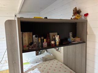 Litera con cajones y estantes