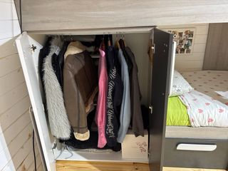 Litera con cajones y estantes