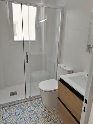 SE ALQUILA HABITACIÓN PISO NUEVO!!!!