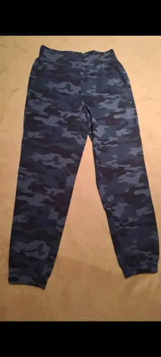 Pantalones deportivos Gap camuflaje militar