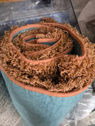 Alfombra marrón de tela